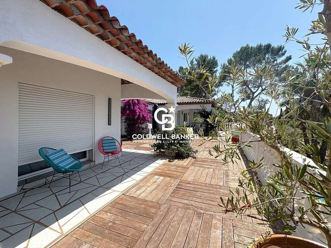 Maison à PUGET-SUR-ARGENS