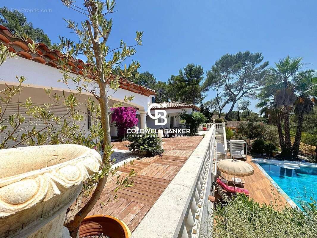 Maison à PUGET-SUR-ARGENS