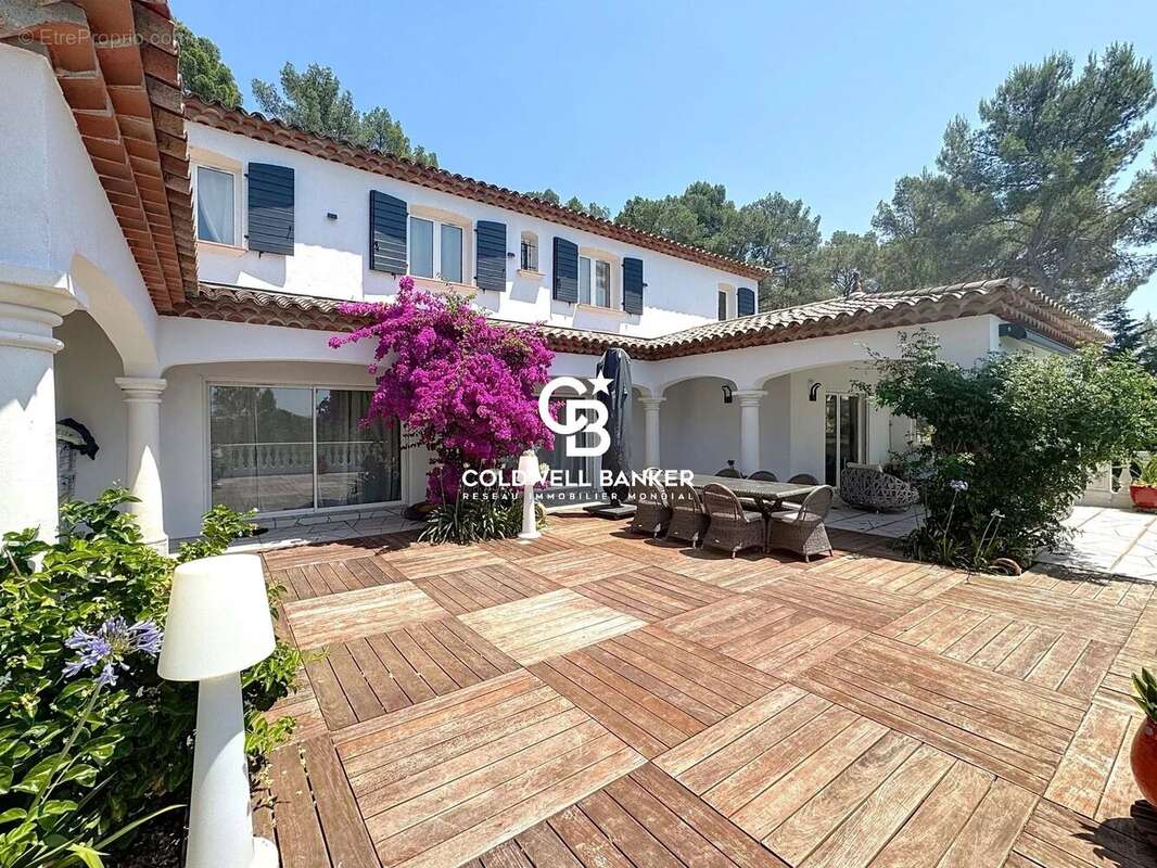 Maison à PUGET-SUR-ARGENS