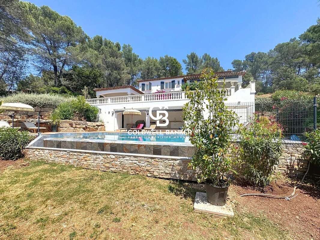 Maison à PUGET-SUR-ARGENS