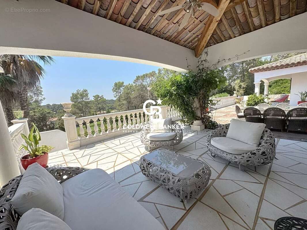 Maison à PUGET-SUR-ARGENS