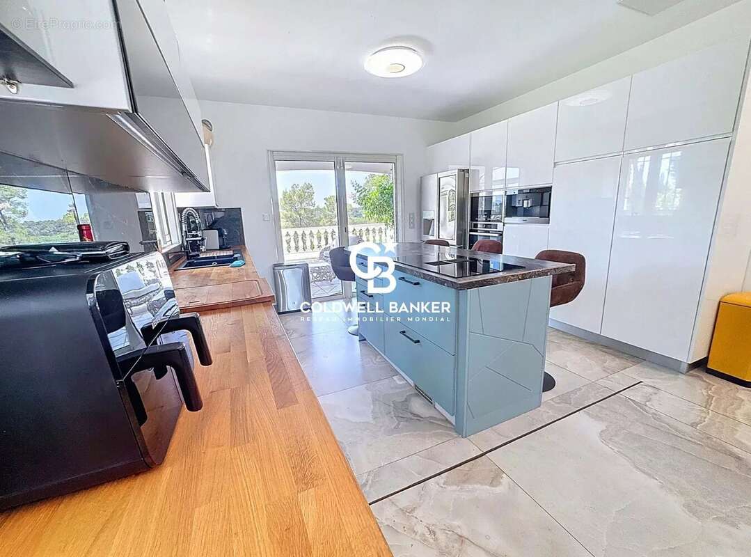 Maison à PUGET-SUR-ARGENS