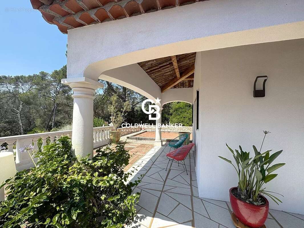 Maison à PUGET-SUR-ARGENS