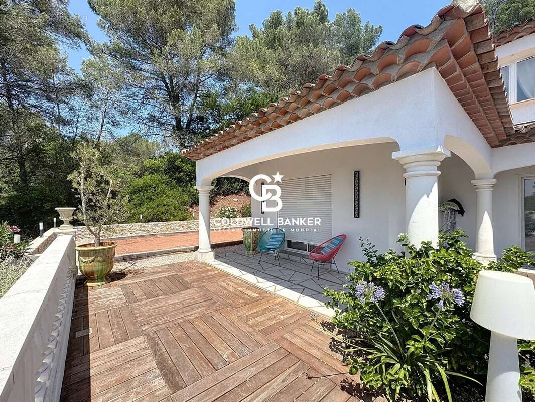 Maison à PUGET-SUR-ARGENS