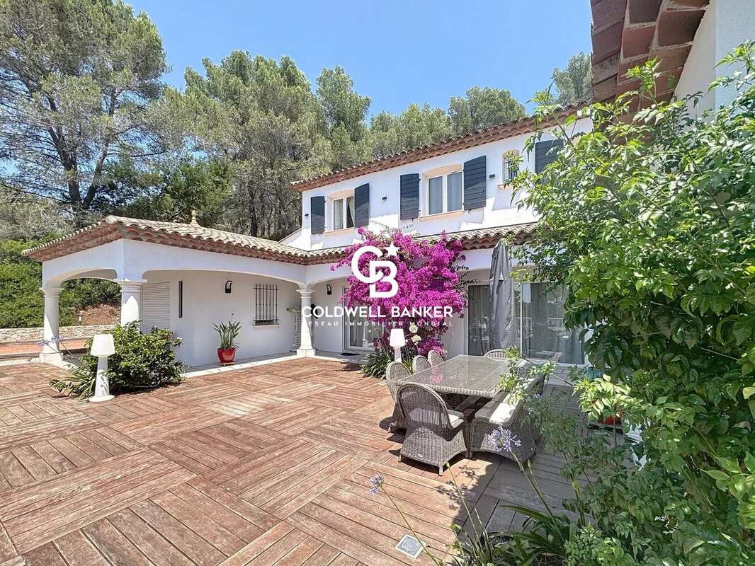 Maison à PUGET-SUR-ARGENS