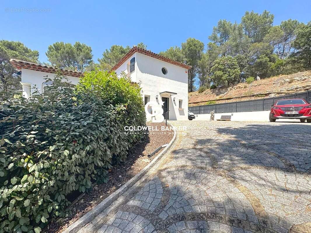 Maison à PUGET-SUR-ARGENS