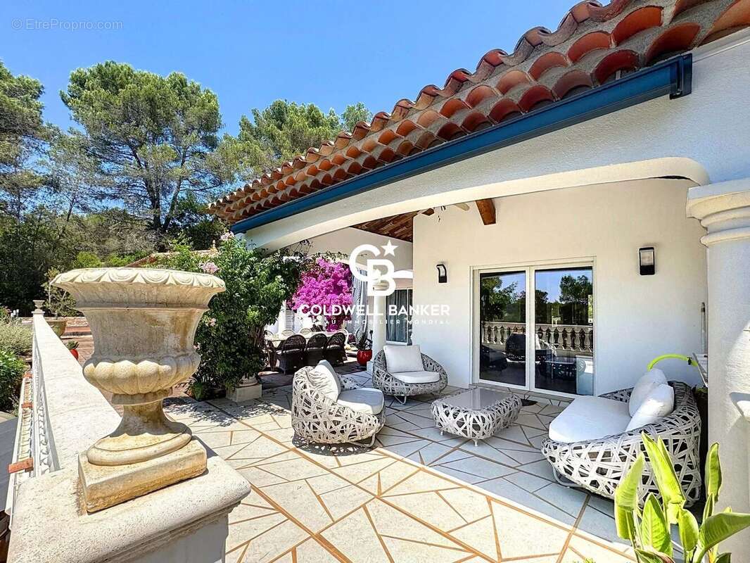 Maison à PUGET-SUR-ARGENS