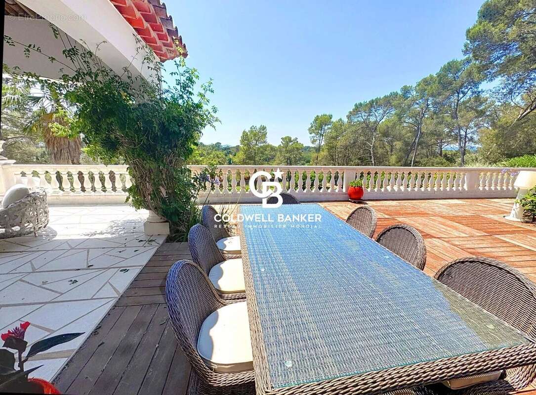 Maison à PUGET-SUR-ARGENS