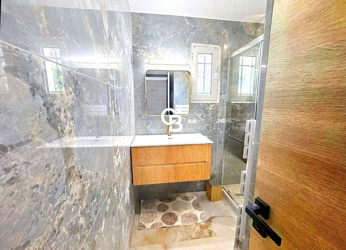 Maison à PUGET-SUR-ARGENS