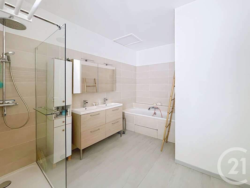 Maison à MONTIGNAC-CHARENTE