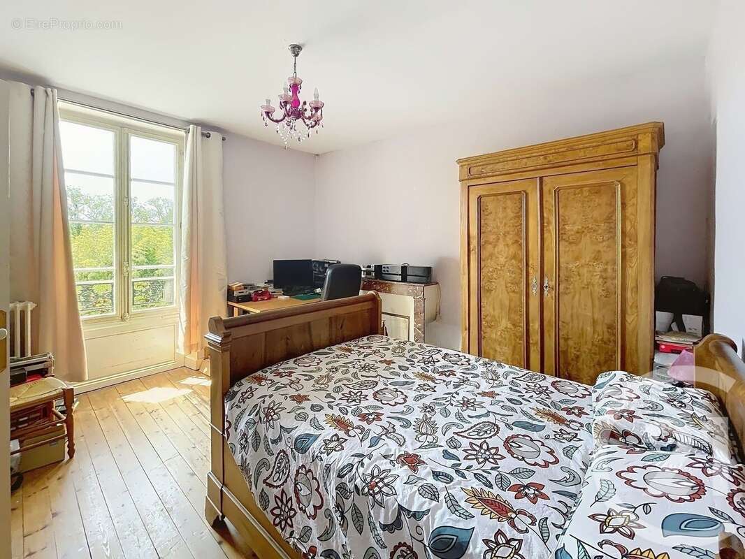 Maison à MONTIGNAC-CHARENTE