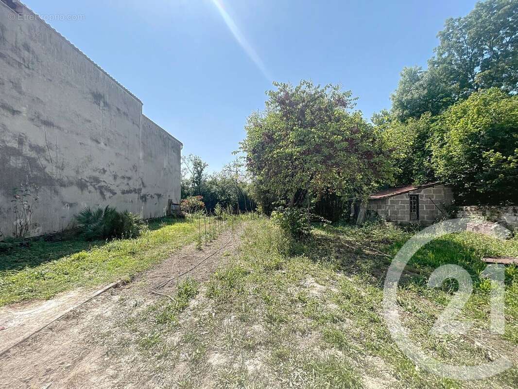 Maison à MONTIGNAC-CHARENTE