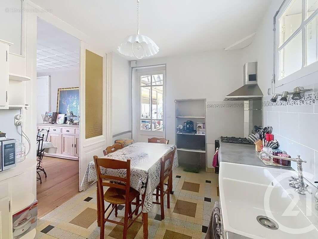 Maison à MONTIGNAC-CHARENTE