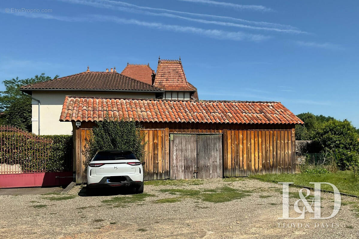 Parking à SAINT-SEVER