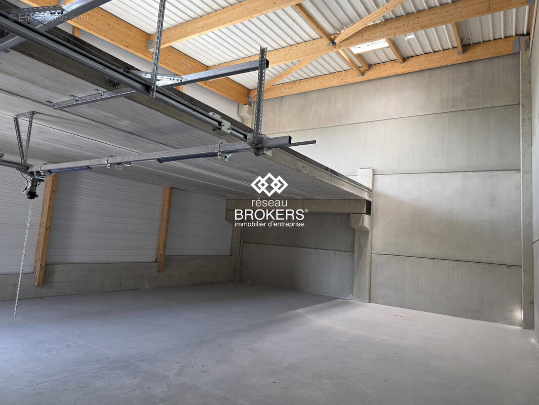 Commerce à VAILHAUQUES