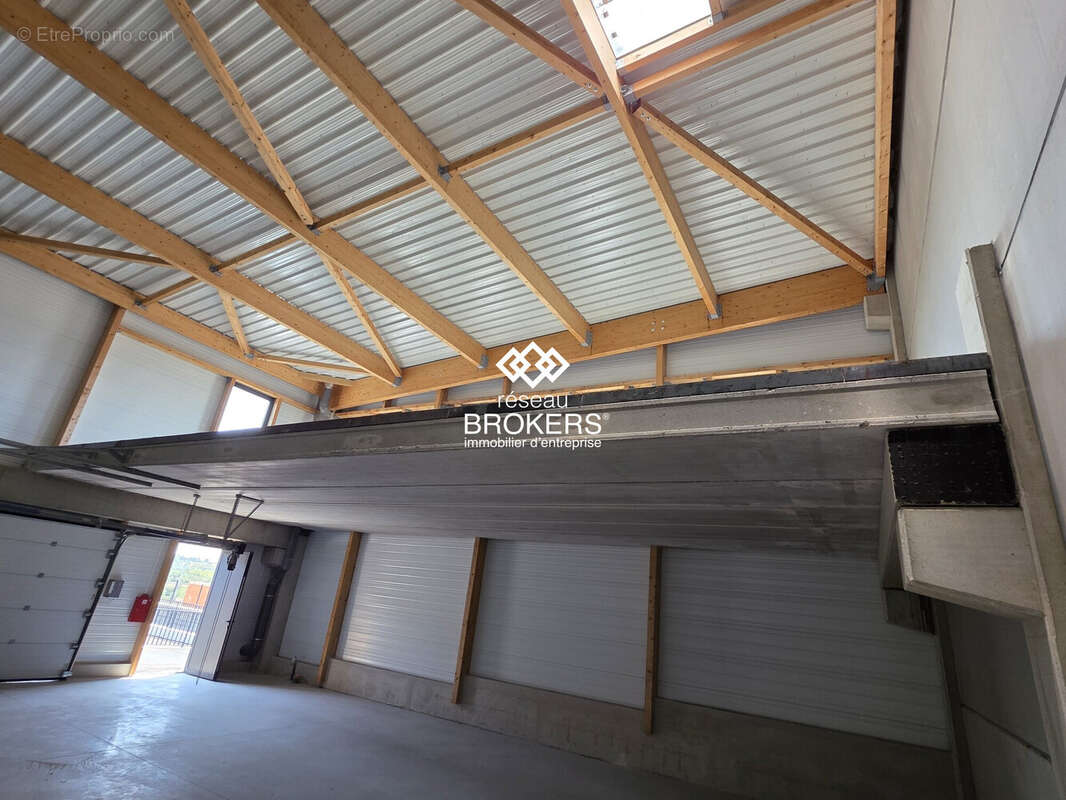 Commerce à VAILHAUQUES