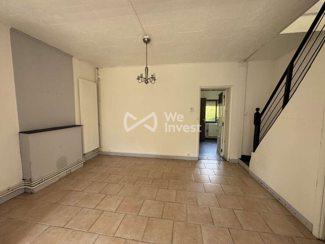 Maison à AVESNES-SUR-HELPE