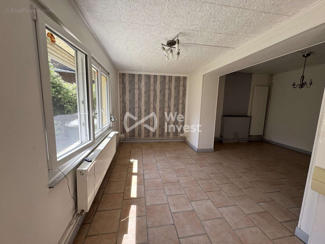 Maison à AVESNES-SUR-HELPE