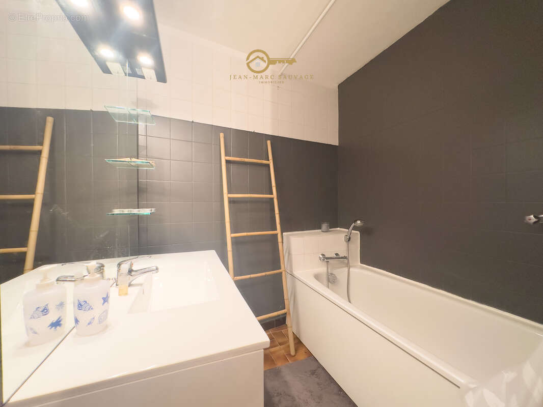 Maison à LE CANNET-DES-MAURES