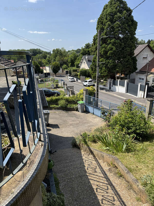 Maison à LE THILLAY