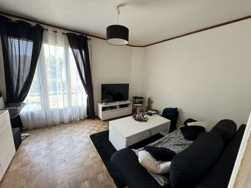 Maison à LE THILLAY