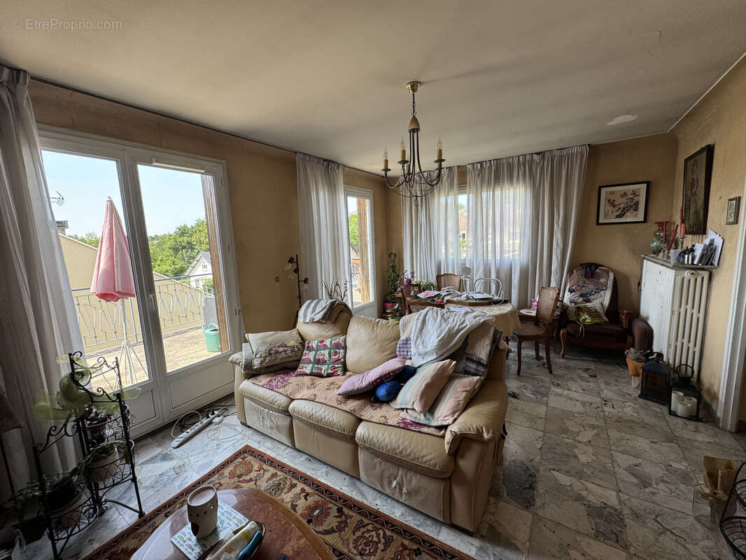 Maison à LE THILLAY