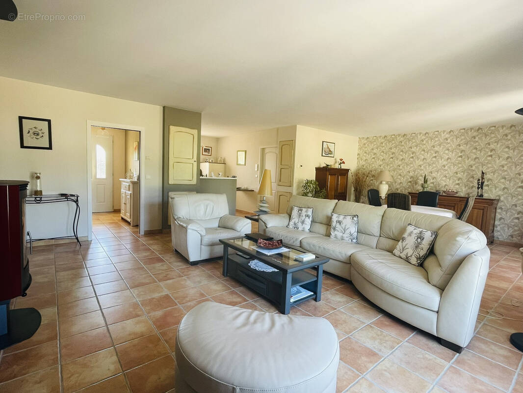 Maison à LENCLOITRE