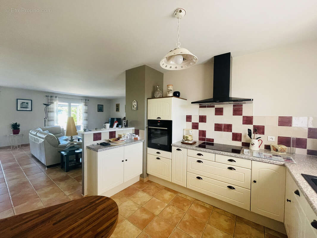 Maison à LENCLOITRE