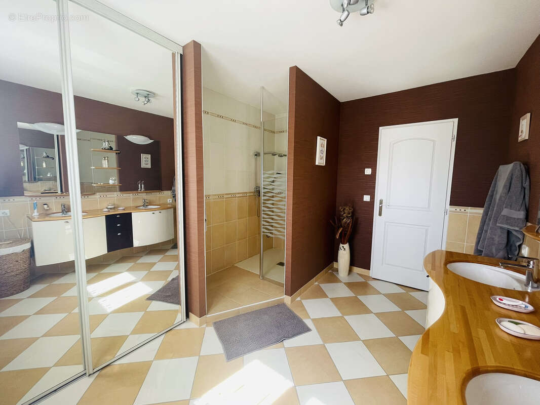 Maison à LENCLOITRE