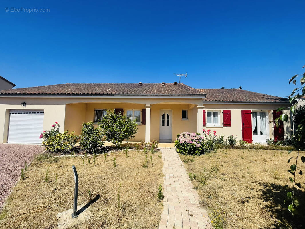 Maison à LENCLOITRE