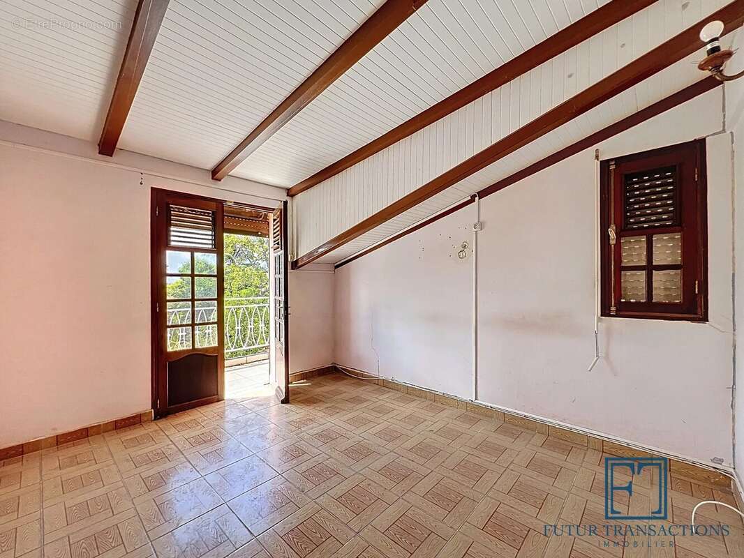 Maison à PETIT-CANAL