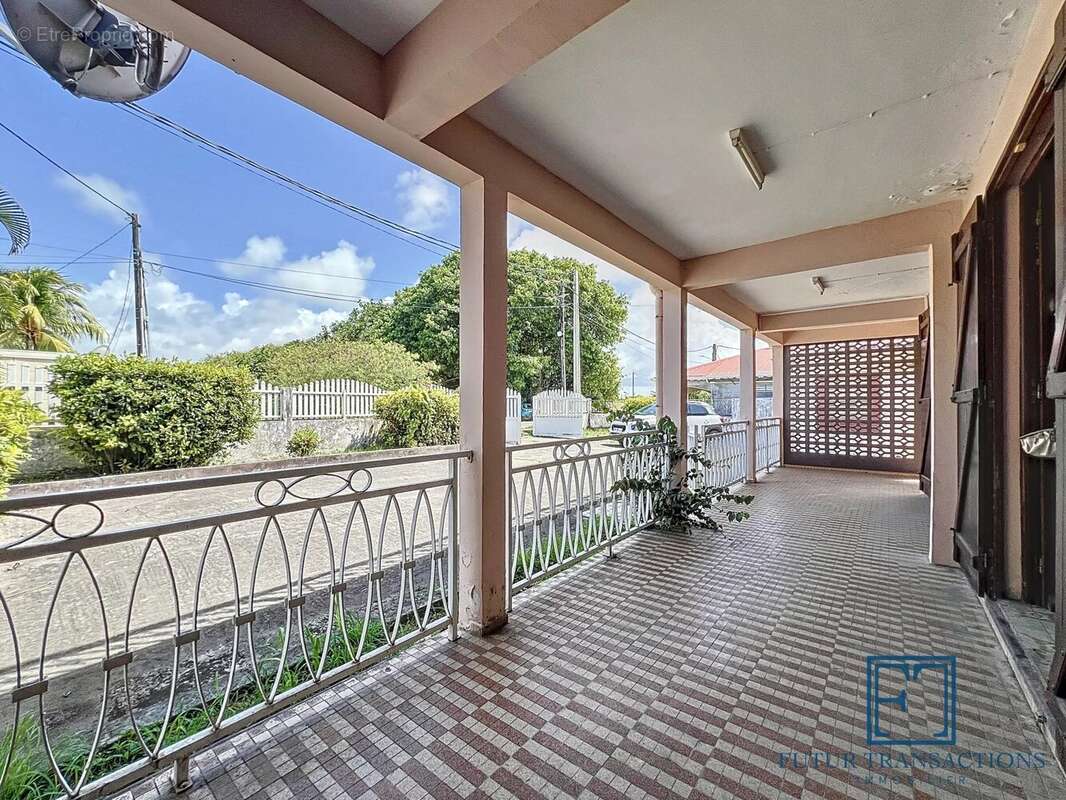 Maison à PETIT-CANAL