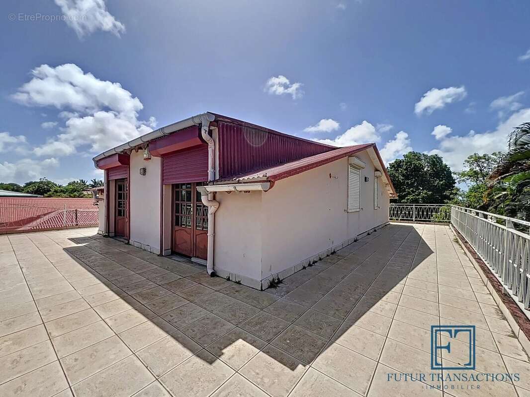 Maison à PETIT-CANAL