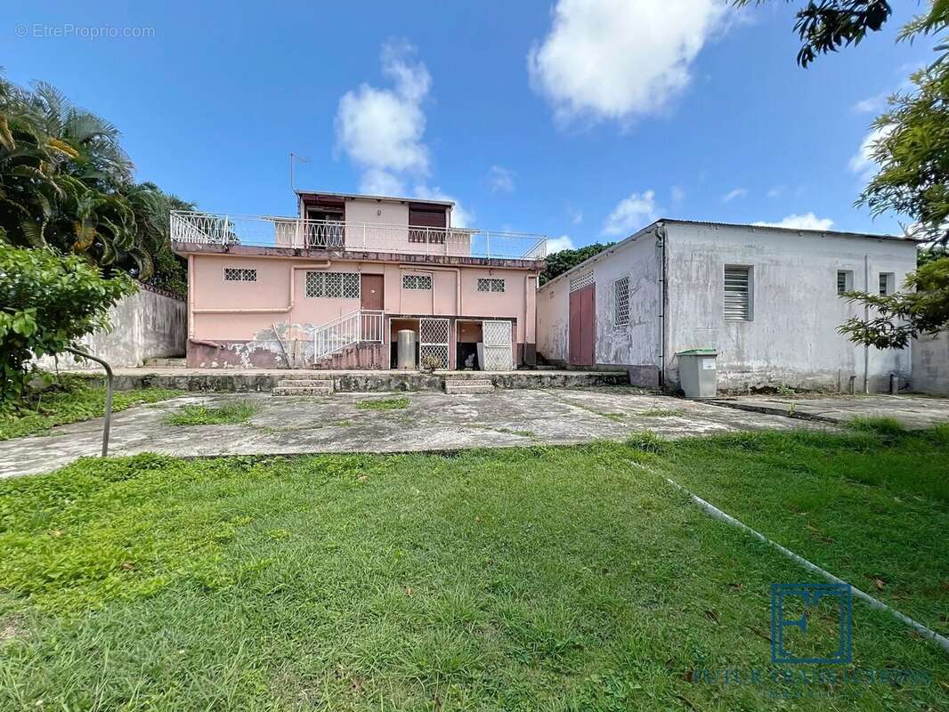 Maison à PETIT-CANAL