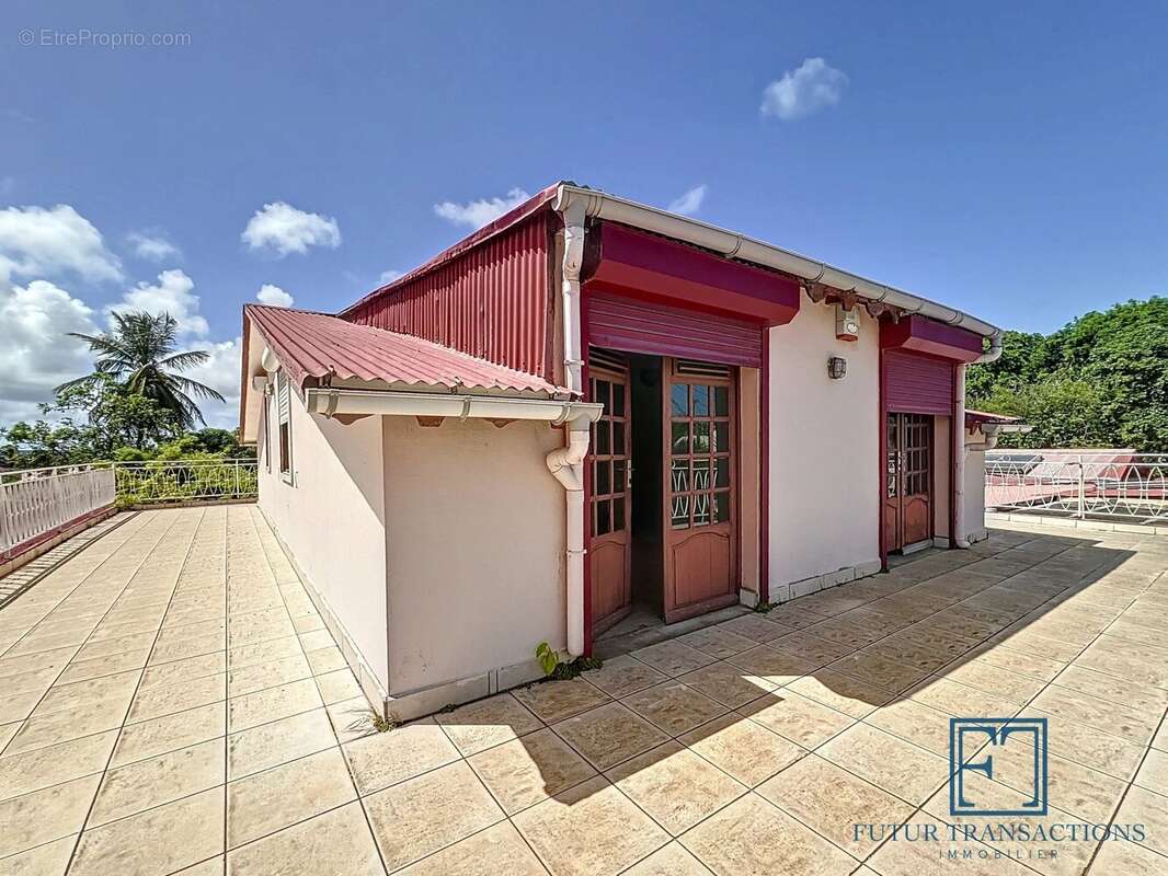 Maison à PETIT-CANAL