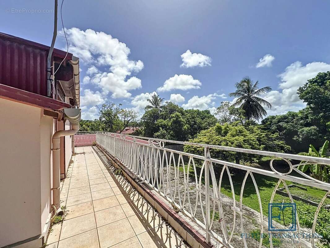 Maison à PETIT-CANAL