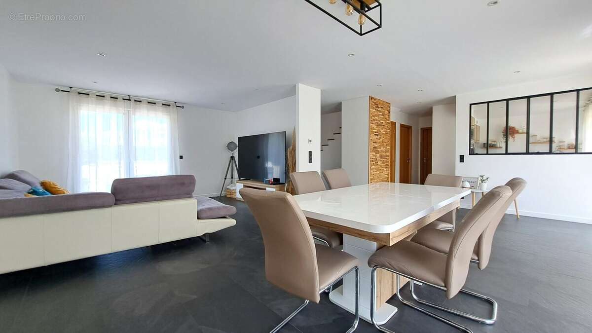 Maison à BRIIS-SOUS-FORGES