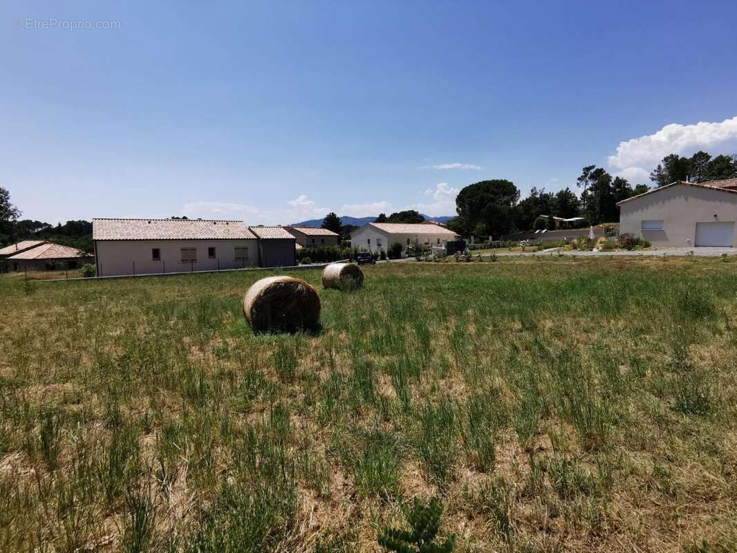   - Terrain à MERCUER