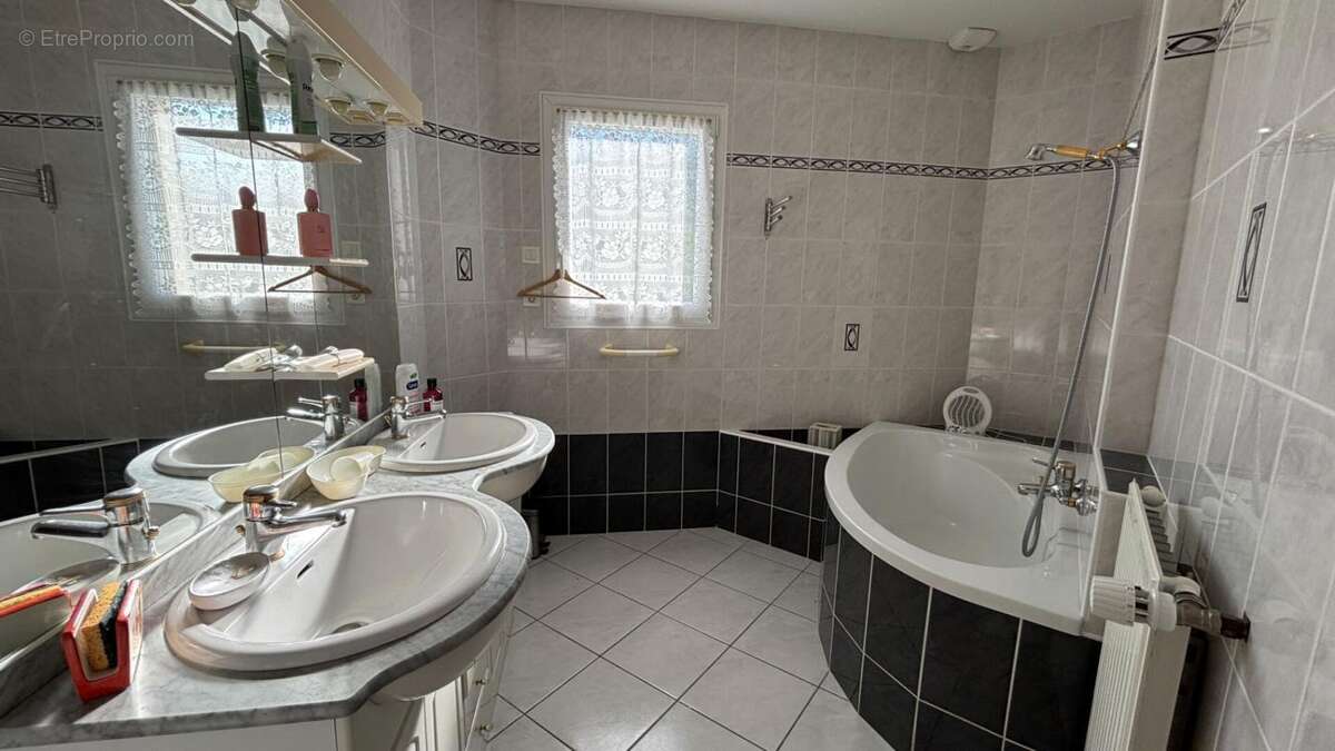 Maison à LA TURBALLE