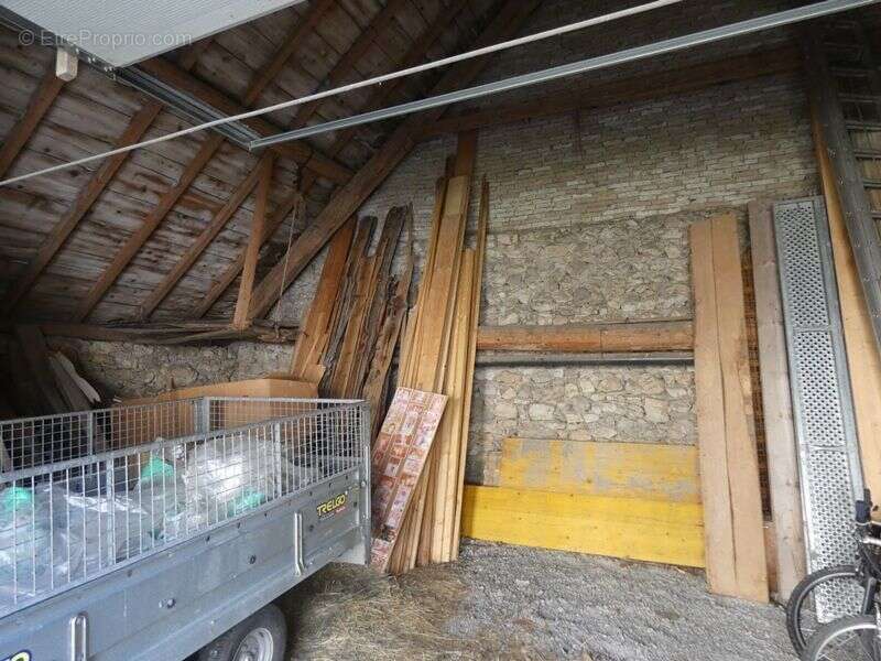 Parking à LUS-LA-CROIX-HAUTE