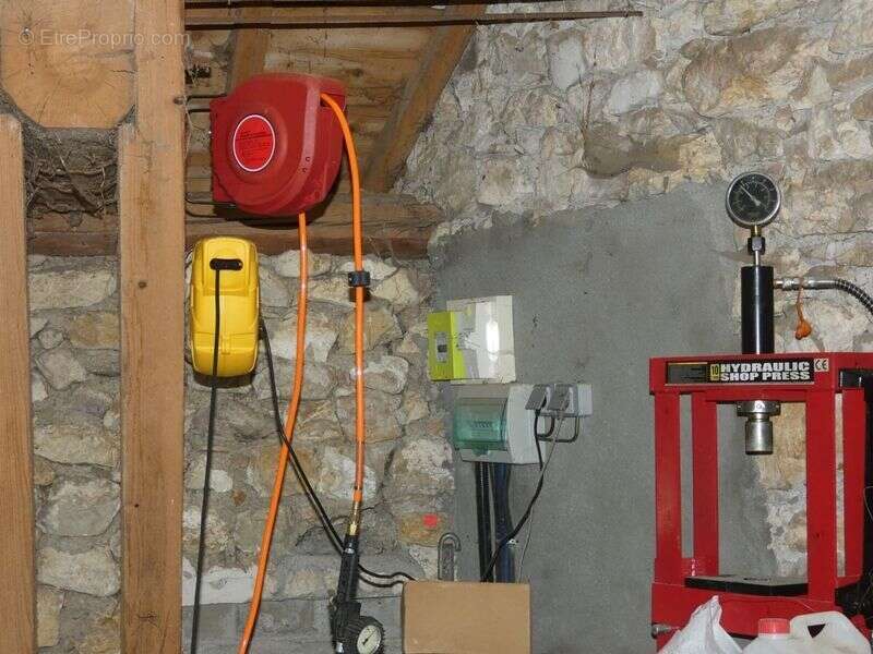 Parking à LUS-LA-CROIX-HAUTE