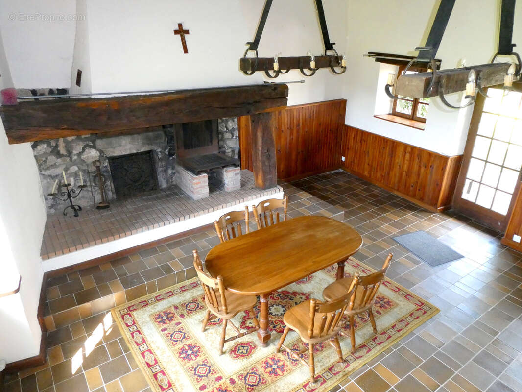 Maison à BRULLIOLES