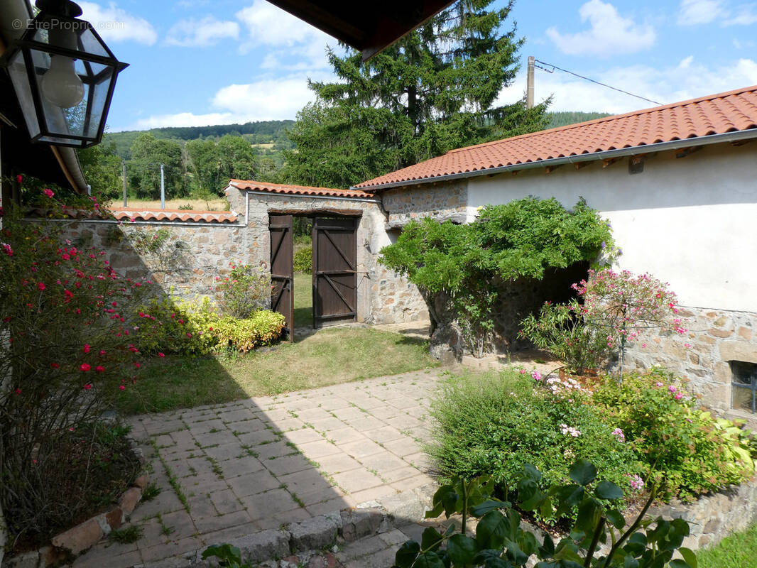 Maison à BRULLIOLES