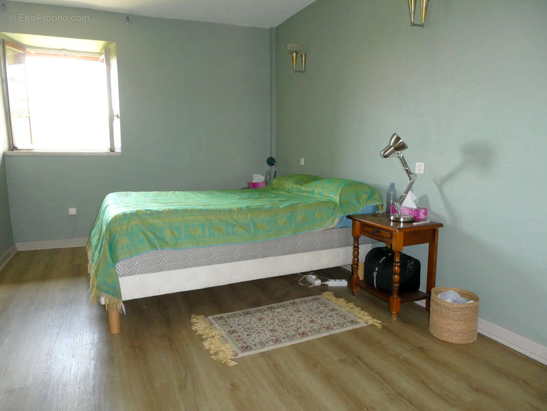 Maison à BRULLIOLES