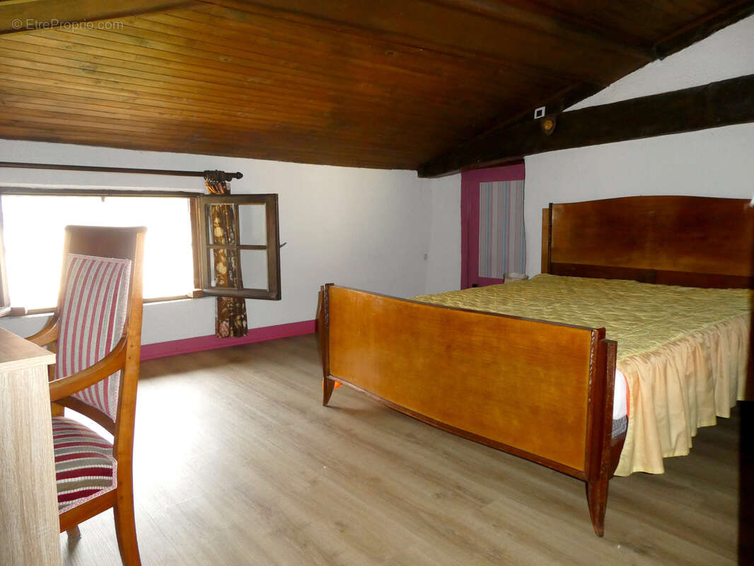 Maison à BRULLIOLES