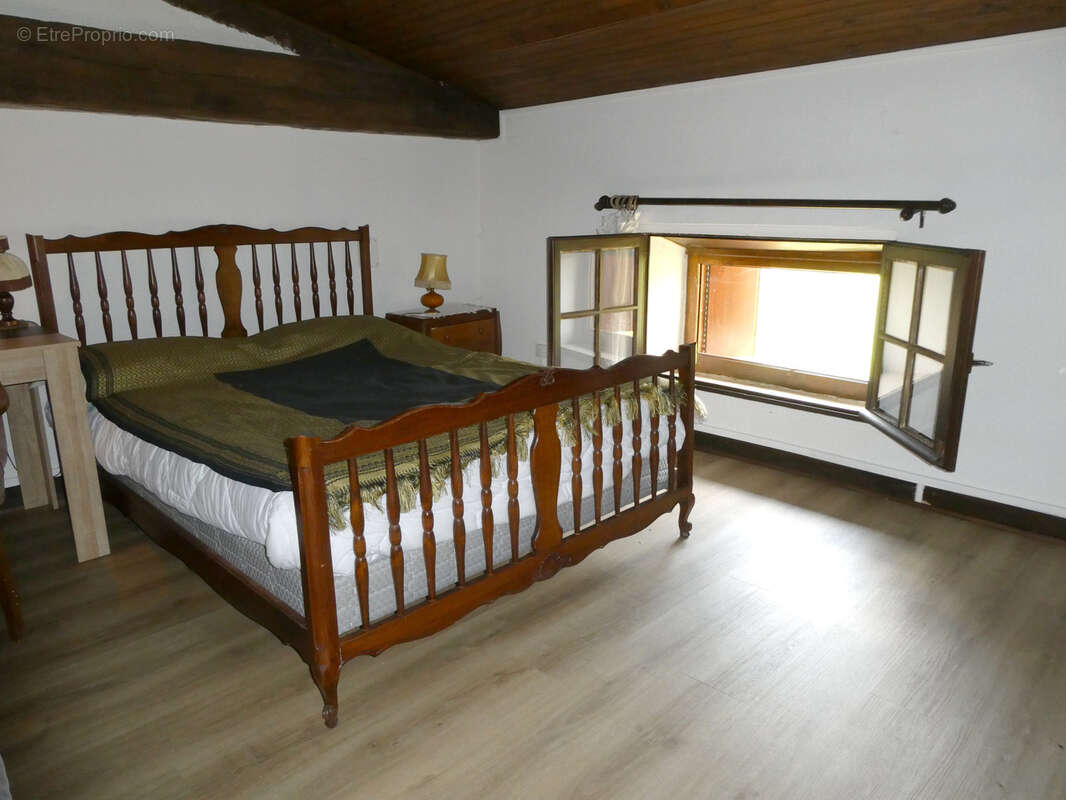 Maison à BRULLIOLES