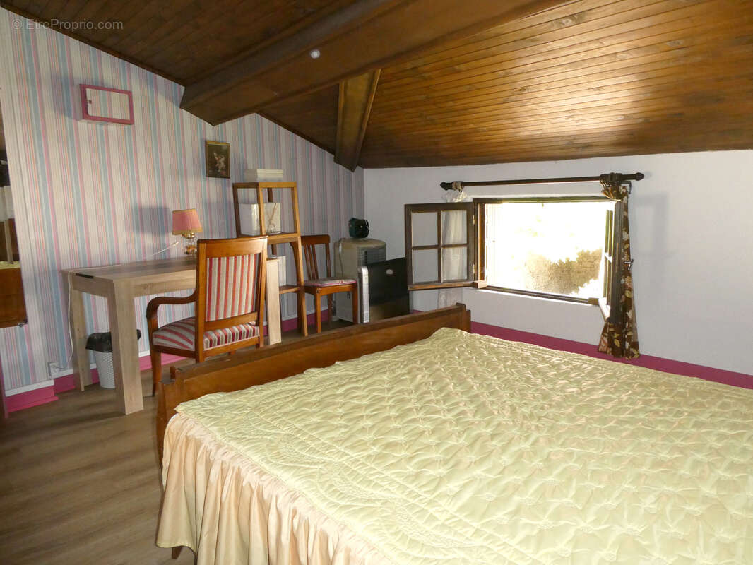 Maison à BRULLIOLES