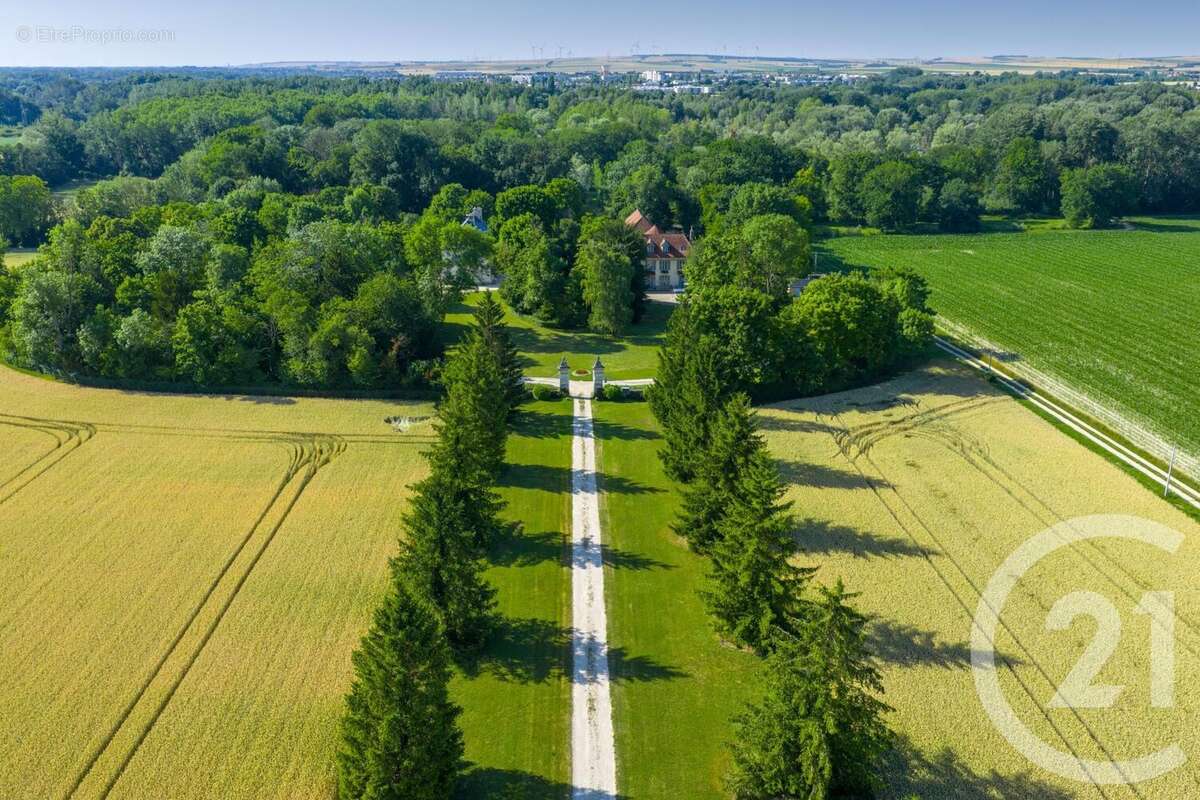 Maison à SAINT-PARRES-AUX-TERTRES