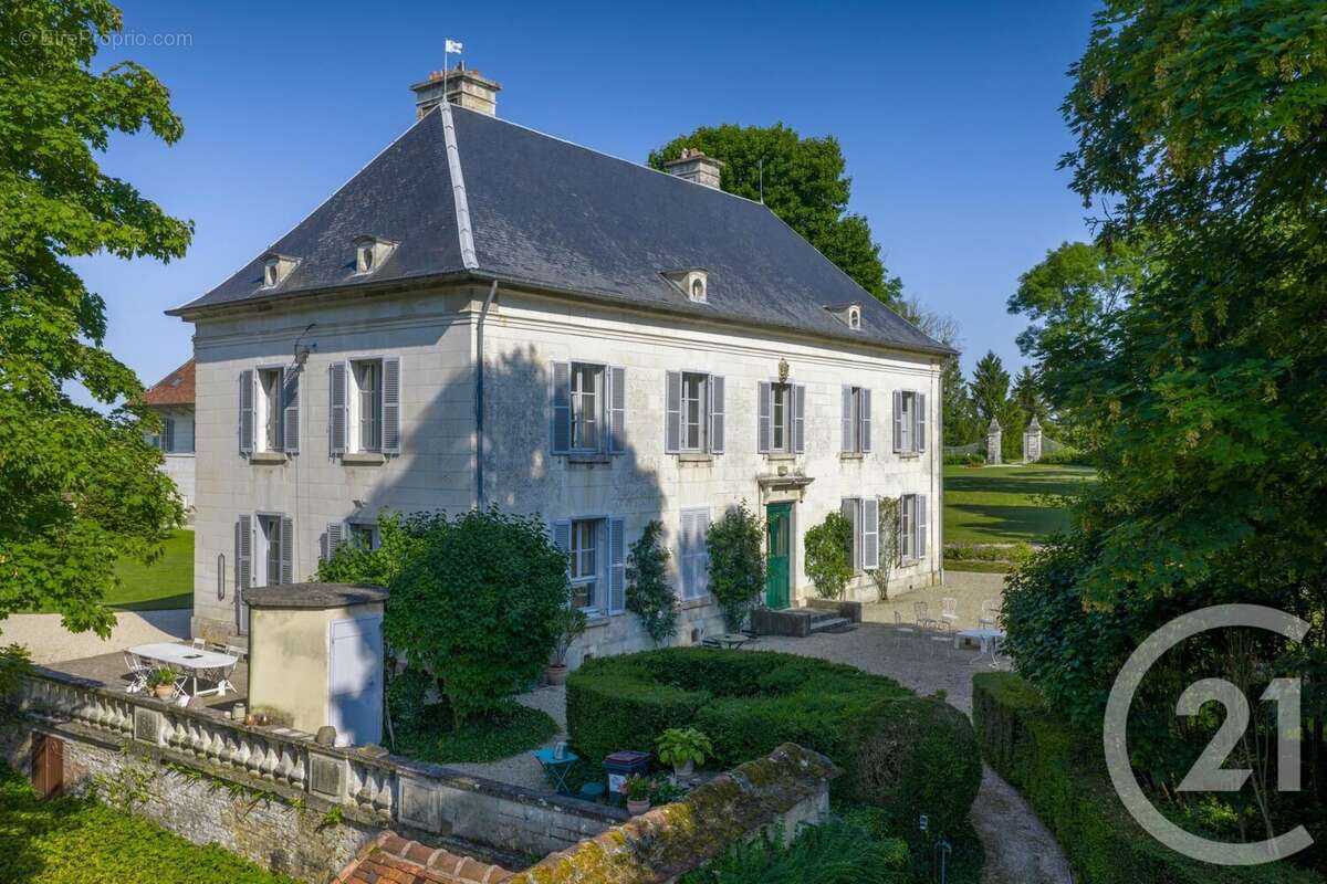 Maison à SAINT-PARRES-AUX-TERTRES