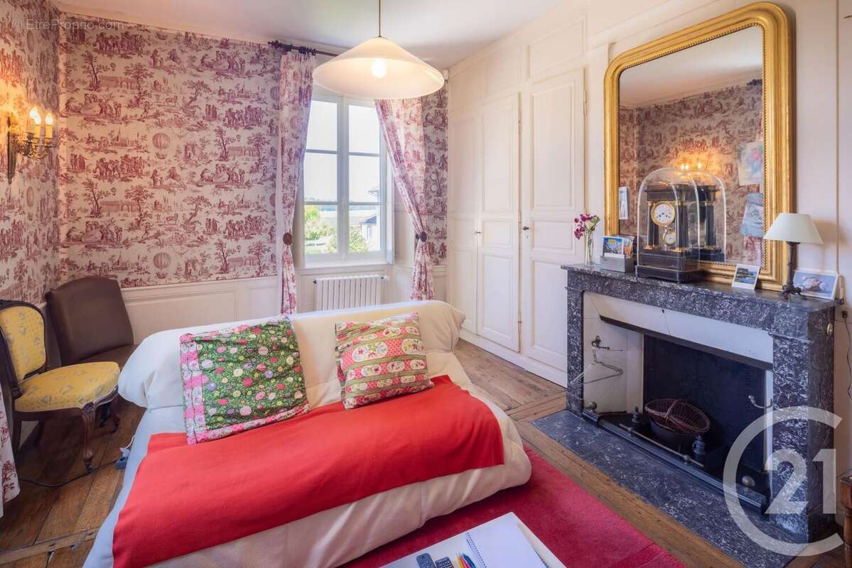 Maison à SAINT-PARRES-AUX-TERTRES